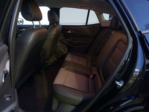 Certified 2025 Chevrolet Trax LT image 11