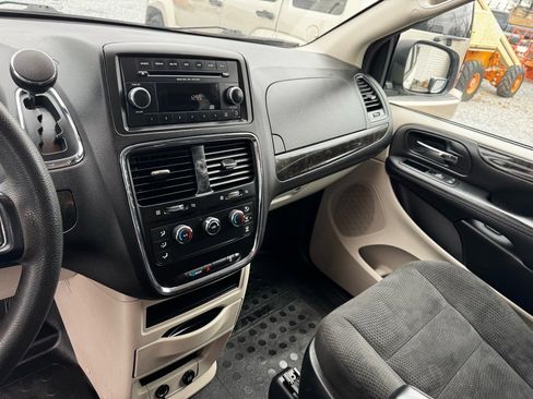 Used 2015 RAM C/V Tradesman image 17