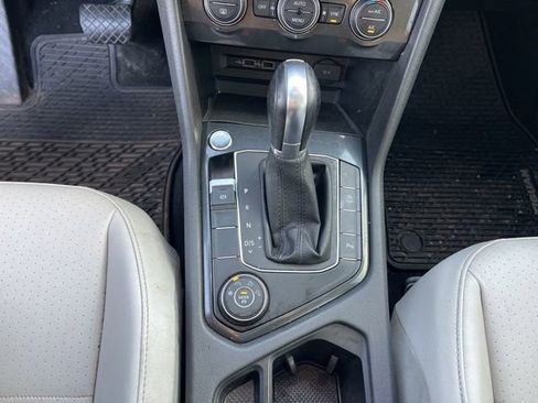 Used 2019 Volkswagen Tiguan SEL AWD/4WD image 18