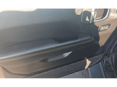 Used 2025 Jeep Wrangler Unlimited Sahara AWD/4WD image 7