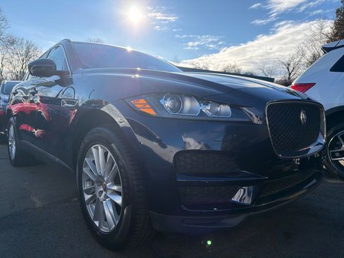Used 2017 Jaguar F-PACE Prestige image 3