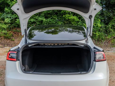 Used 2023 Tesla Model 3 Standard Range RWD image 9