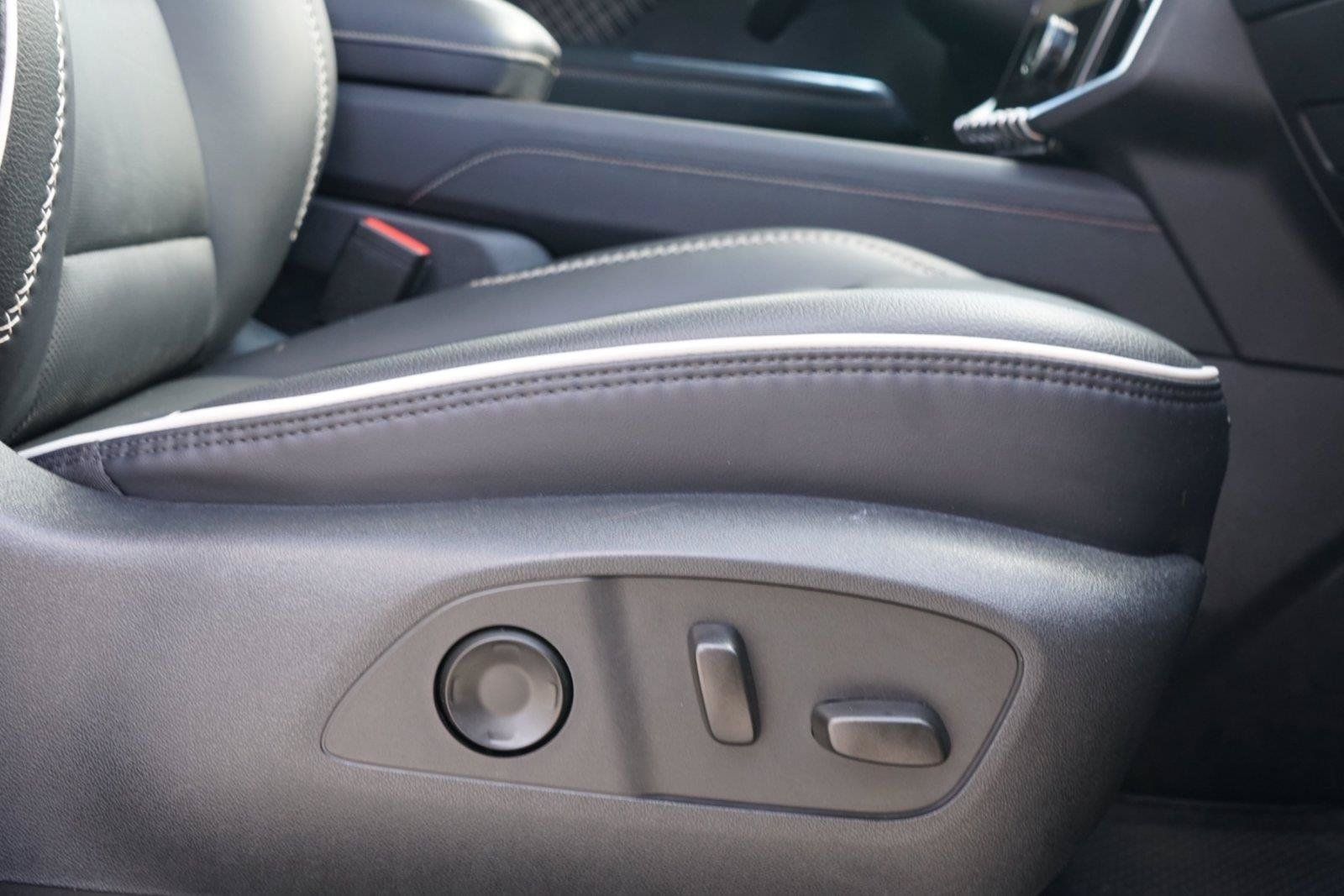 Used 2025 GMC Acadia Denali w/ LPO, Floor Liner Package FWD image 28