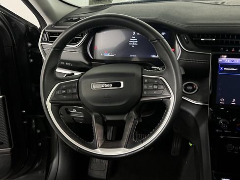 Used 2022 Jeep Grand Cherokee Limited image 28