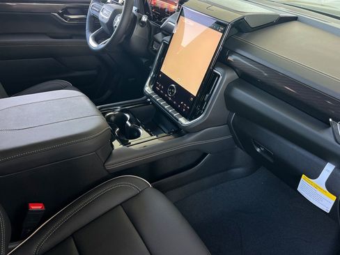New 2026 GMC Yukon Elevation AWD/4WD image 16