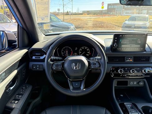 Certified 2025 Honda Pilot TrailSport image 3