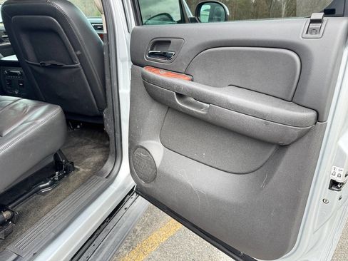 Used 2013 Chevrolet Avalanche LT w/ All-Star Edition image 16