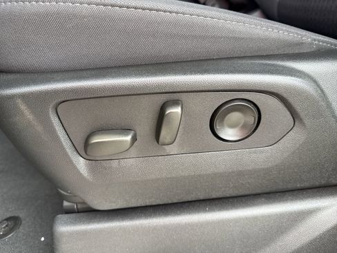 Used 2025 Chevrolet Silverado 1500 LT RWD image 14