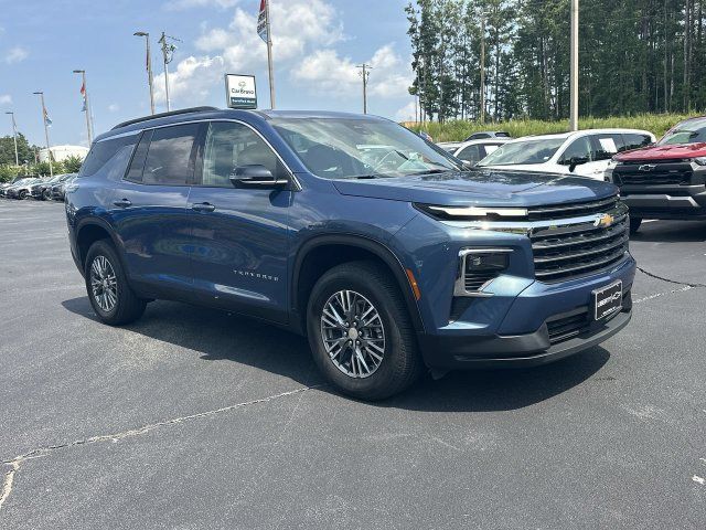 Used 2026 Chevrolet Traverse LT AWD/4WD image 2