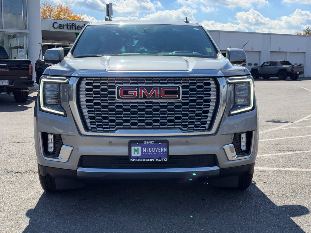 Used 2023 GMC Yukon XL Denali w/ Denali Reserve Package AWD/4WD image 7