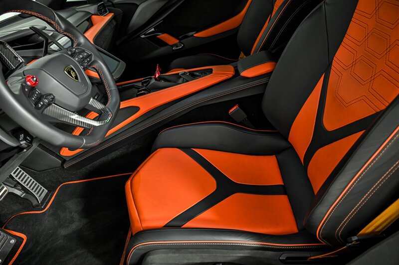 Used 2024 Lamborghini Revuelto AWD/4WD image 40