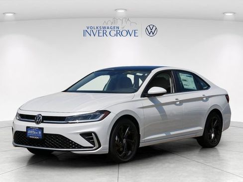 New 2025 Volkswagen Jetta SE FWD image 4