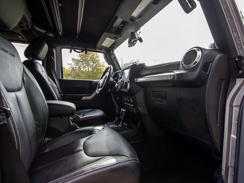 Used 2013 Jeep Wrangler Unlimited Rubicon w/ Connectivity Group image 15