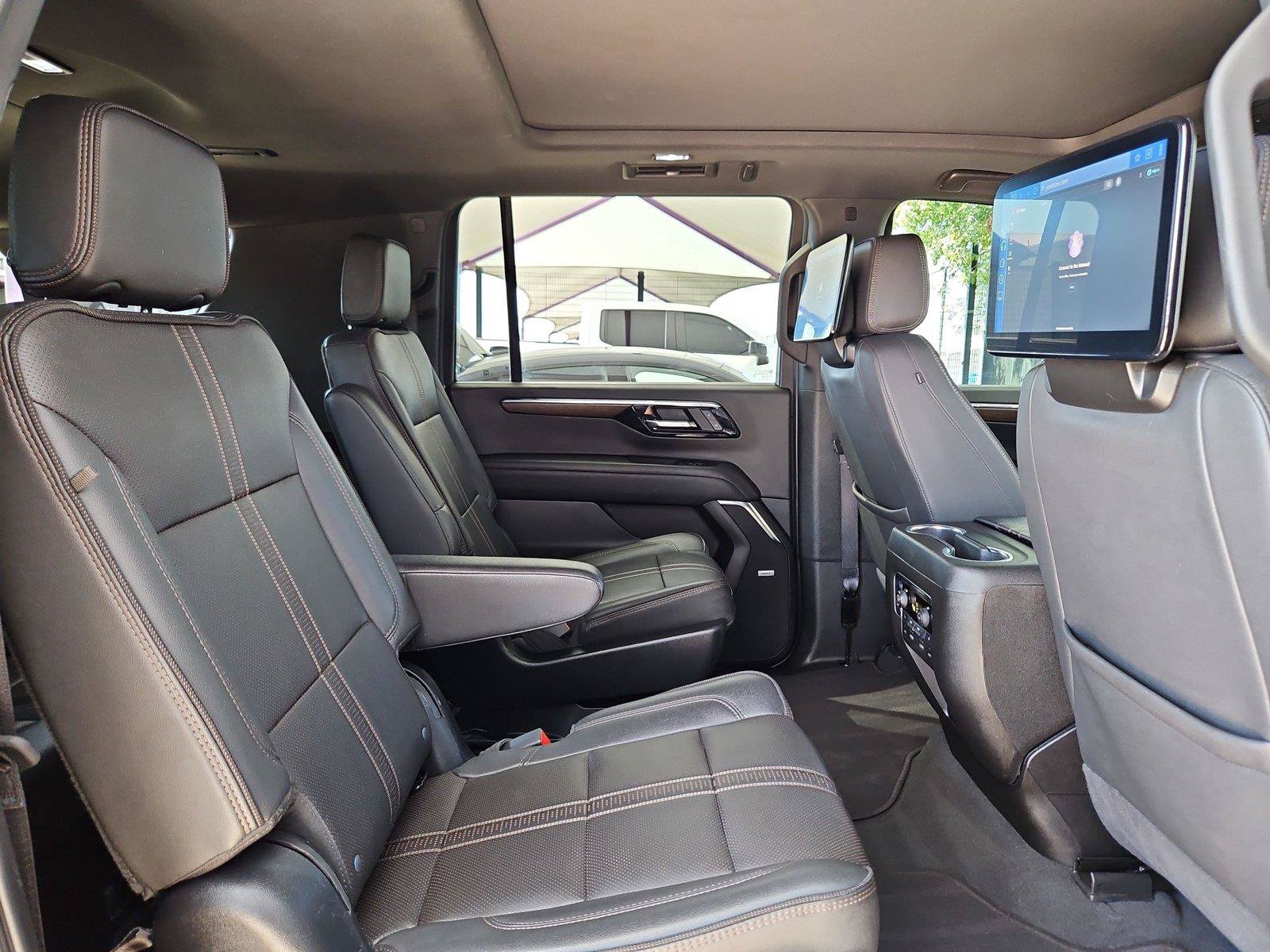 Used 2025 Chevrolet Suburban High Country AWD/4WD image 30
