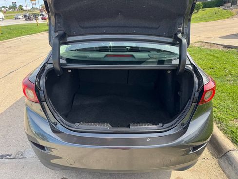 Used 2018 MAZDA MAZDA3 Touring FWD image 10
