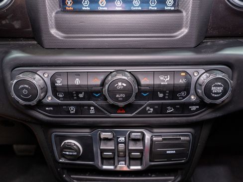 Used 2020 Jeep Wrangler Unlimited Sahara AWD/4WD image 20