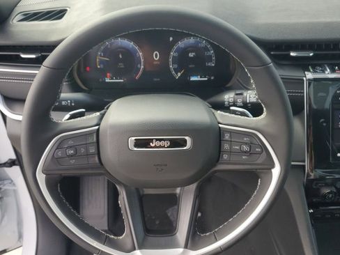 New 2025 Jeep Grand Cherokee Altitude image 30