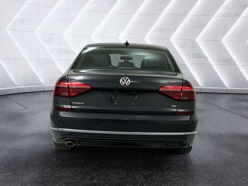 Used 2018 Volkswagen Passat 2.0T R-Line w/ R-Line Lighting Package FWD image 5