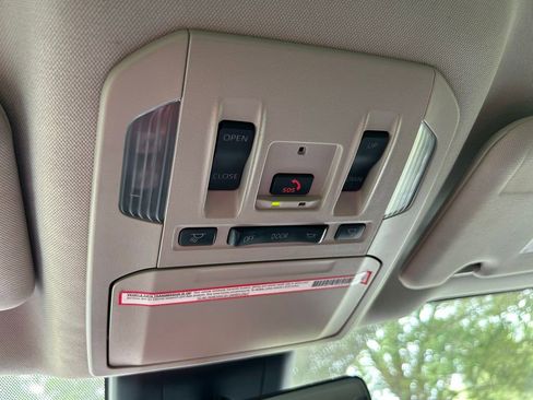 Used 2024 Toyota Highlander XLE FWD image 31