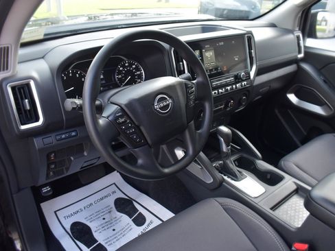 Used 2025 Nissan Frontier SV RWD image 29