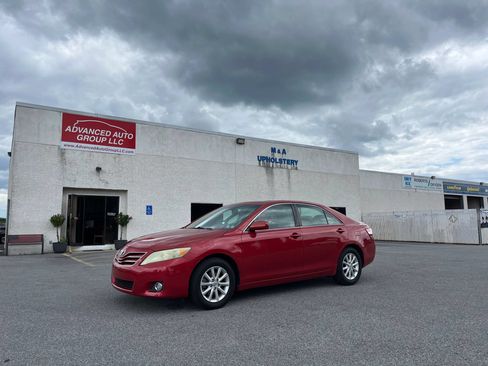 Used 2010 Toyota Camry XLE FWD image 1