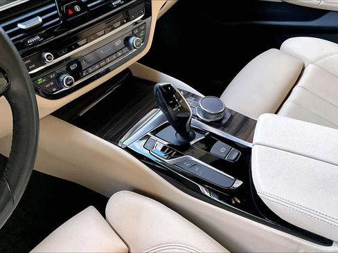 Used 2020 BMW 530i w/ Convenience Package image 16