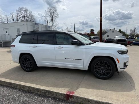 Used 2023 Jeep Grand Cherokee L Summit AWD/4WD image 5