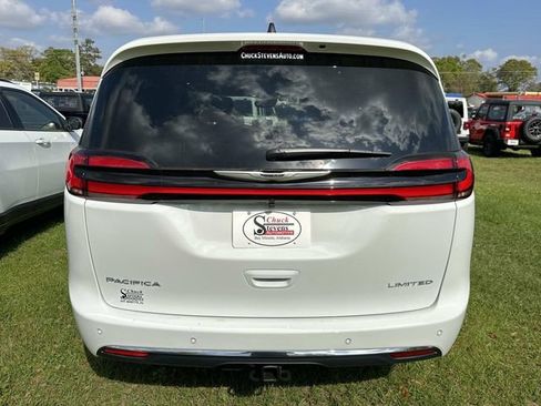 New 2026 Chrysler Pacifica Limited w/ Trailer Tow Group FWD image 4