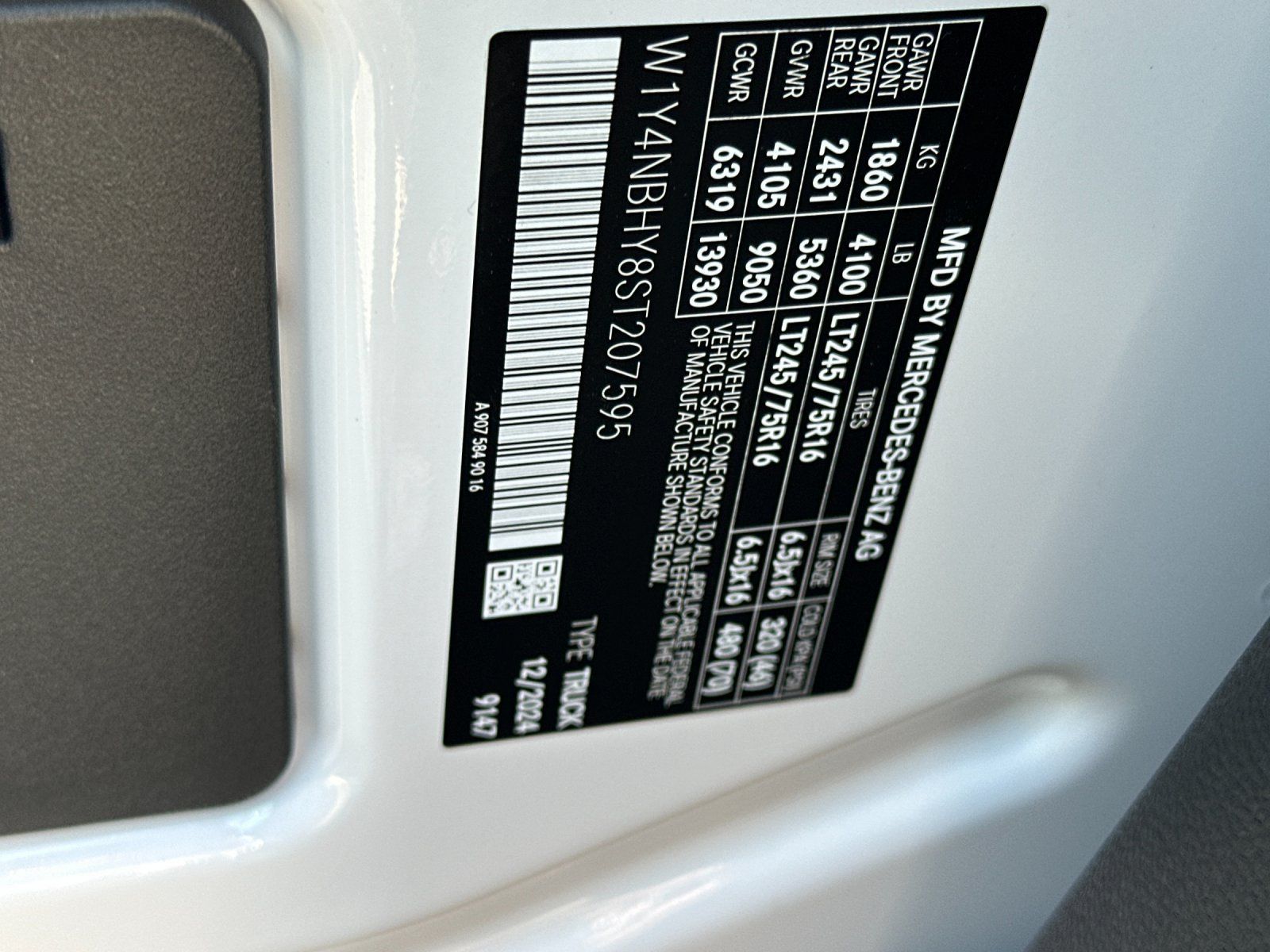 Used 2025 Mercedes-Benz Sprinter 2500 image 26