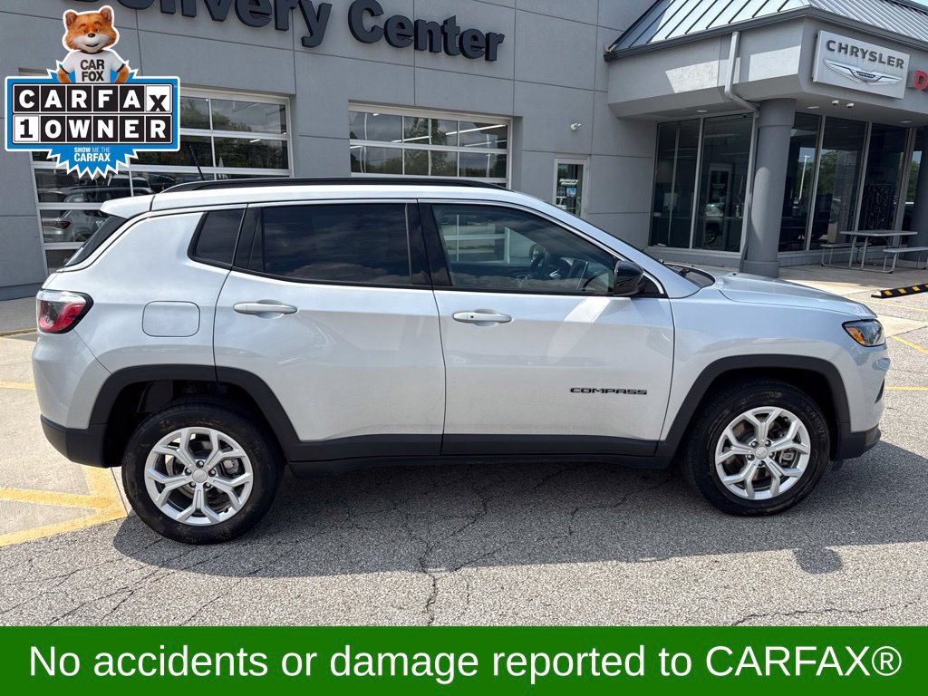 Used 2024 Jeep Compass Latitude AWD/4WD image 4