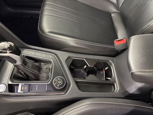 Used 2024 Volkswagen Tiguan SE image 40