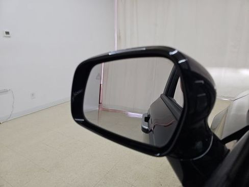 Used 2025 Kia Carnival FWD image 11