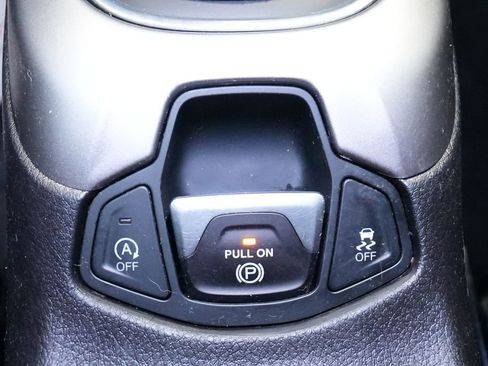 Used 2020 Jeep Compass Latitude w/ Cold Weather Group image 32