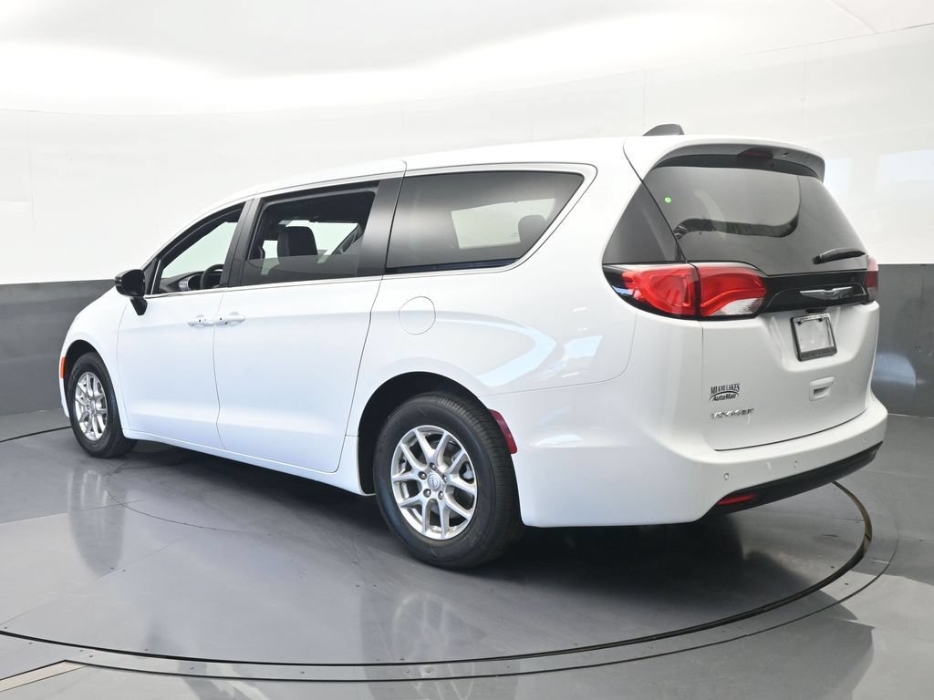 New 2026 Chrysler Voyager LX FWD image 4