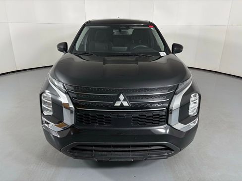 Used 2022 Mitsubishi Outlander ES image 3