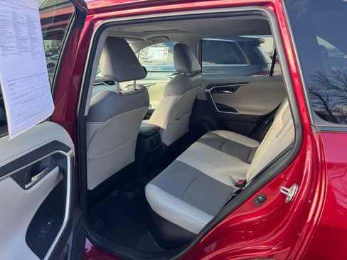 Used 2020 Toyota RAV4 Limited image 25