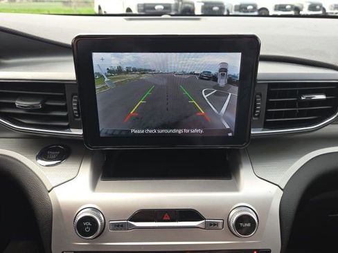 Used 2022 Ford Explorer XLT w/ Equipment Group 202A image 35