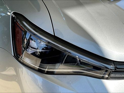 New 2025 Volkswagen Taos SE image 28