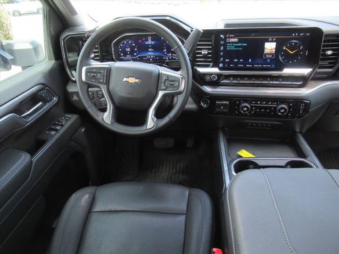 Used 2025 Chevrolet Silverado 2500 LTZ w/ LTZ Convenience Package image 16