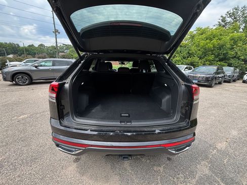 Used 2025 Volkswagen Atlas Cross Sport SE FWD image 32
