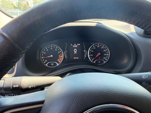 Used 2017 Jeep Renegade Latitude w/ Cold Weather Group AWD/4WD image 8