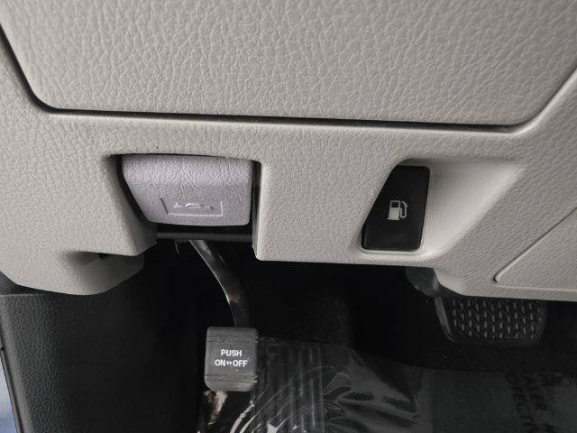 Used 2018 Toyota Highlander LE w/ Carpet Mat Package (TMS) FWD image 16