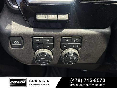 Used 2024 Chevrolet Silverado 2500 LTZ w/ LTZ Premium Package AWD/4WD image 12