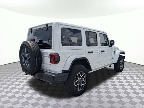 Used 2025 Jeep Wrangler Unlimited Sahara AWD/4WD image 3