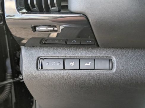 Used 2024 Nissan Pathfinder SV w/ SV Premium Package AWD/4WD image 27