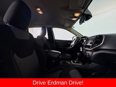 Used 2018 Jeep Cherokee Latitude FWD image 24
