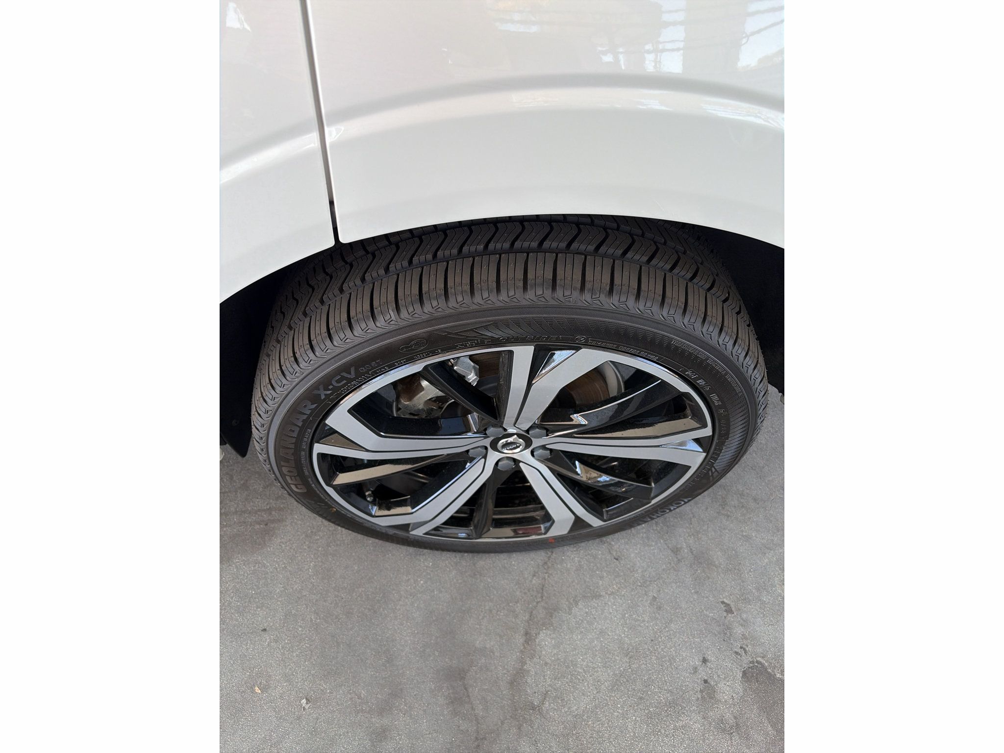 Used 2023 Volvo XC60 B6 Ultimate w/ Protection Package Premier AWD/4WD image 19
