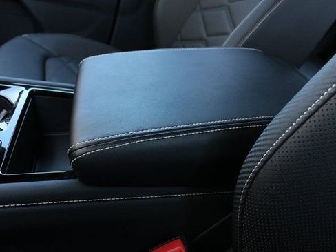 Used 2025 Volkswagen Atlas Cross Sport SE image 18