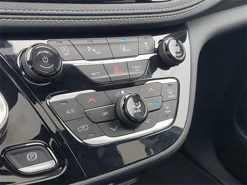 New 2026 Chrysler Pacifica Select image 27