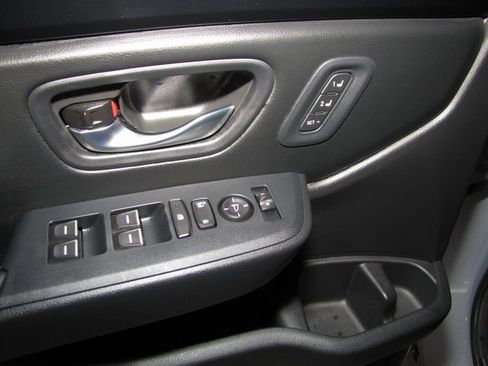 Certified 2025 Honda Pilot Touring image 11